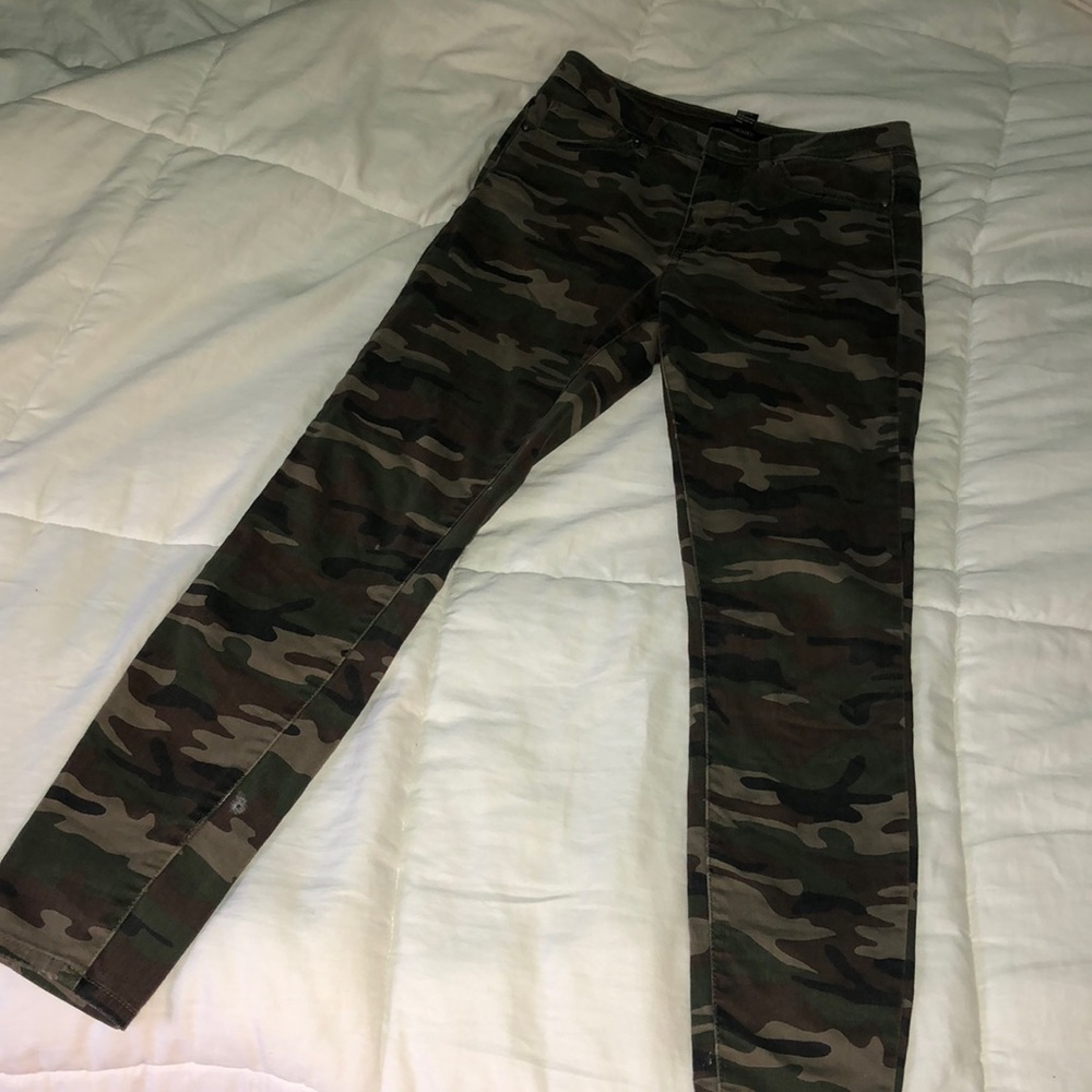 Camo skinny jeans
